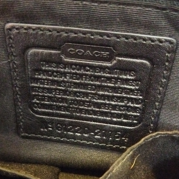 Coach 21154 signature handbag in black canvas. - Picture 6 of 10